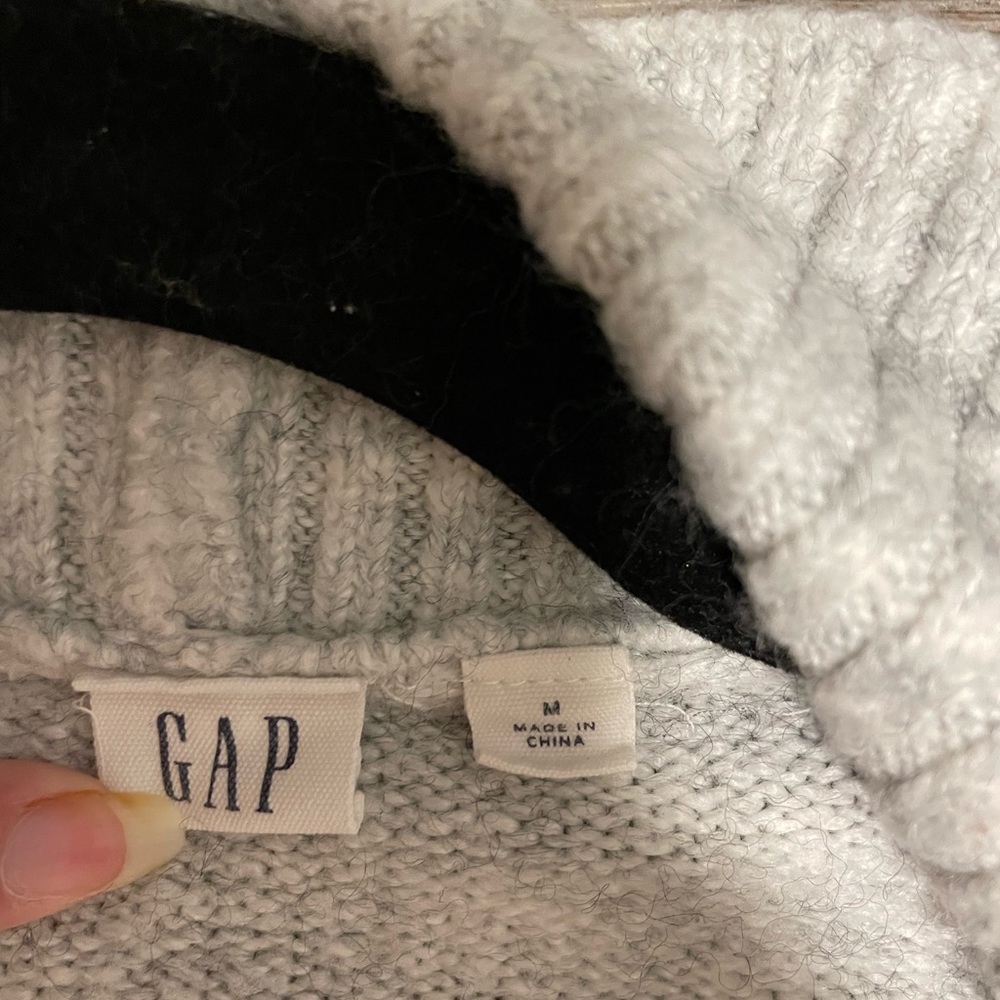Gap Gray Sweater (M) - Picture 5 of 5
